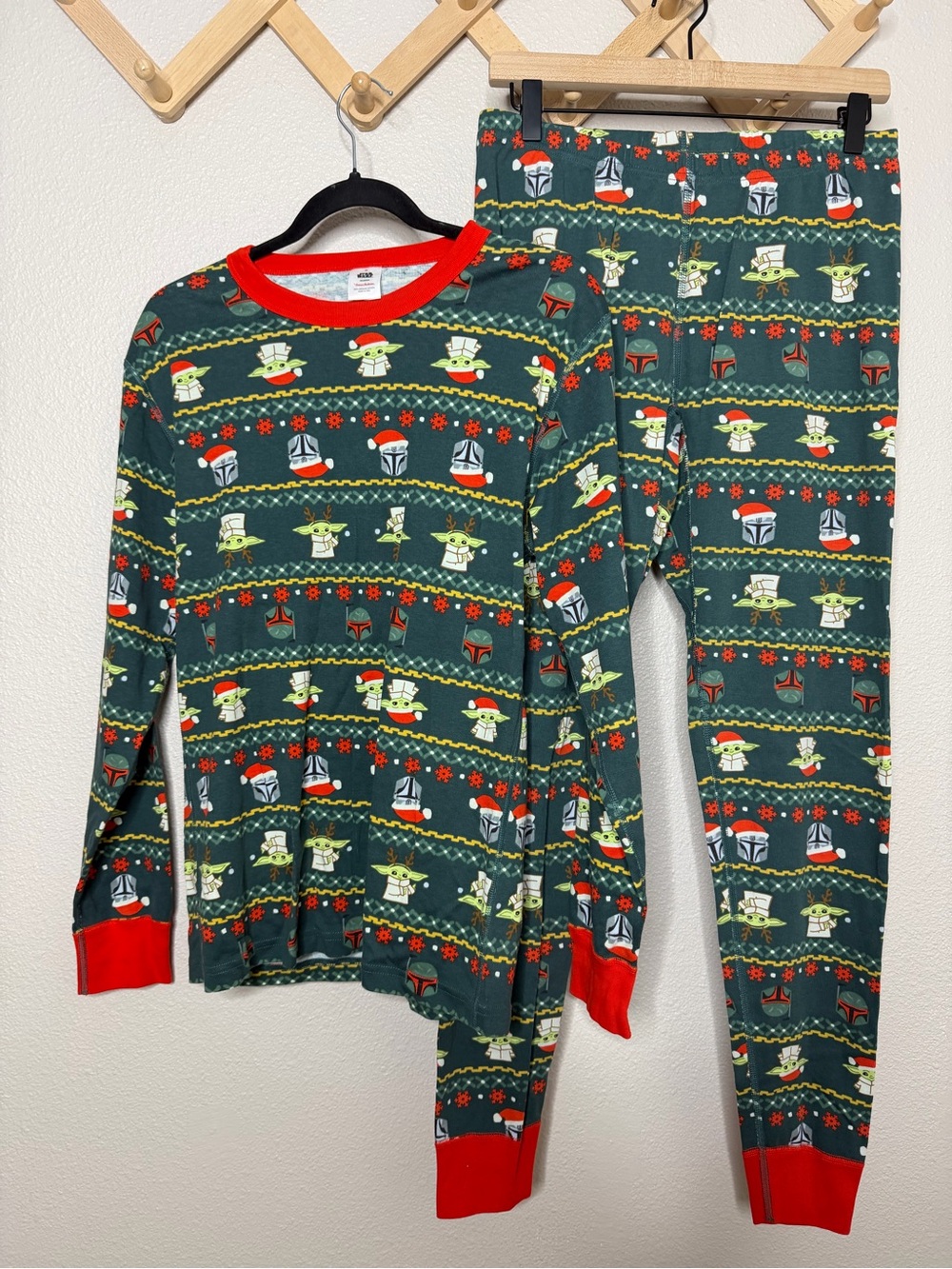 Hanna Anderson Mandolorian Grogu Christmas pajamas Sz M